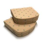 Polsteranfertigung: Sitzkissen aus Schaumstoff Zuschnitt und passendem Bezug aus Möbelstoff.